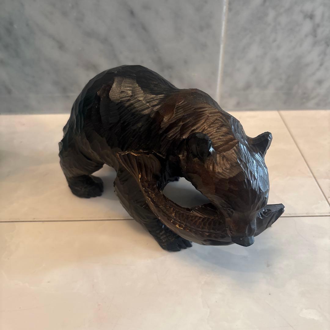 アイヌ名門堀井一族が手掛けたガラスの瞳で彫りや塗りが一級品のクマ