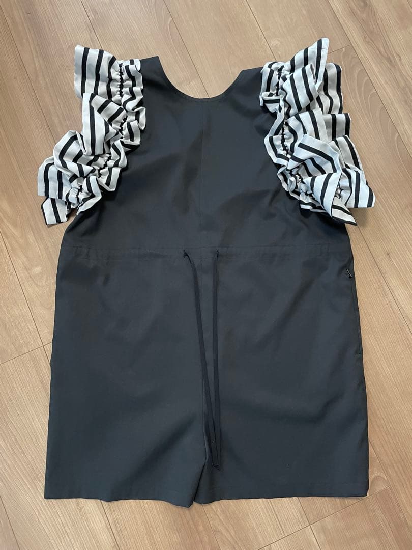 メゾンドドルチェ　フリルラッシュガード