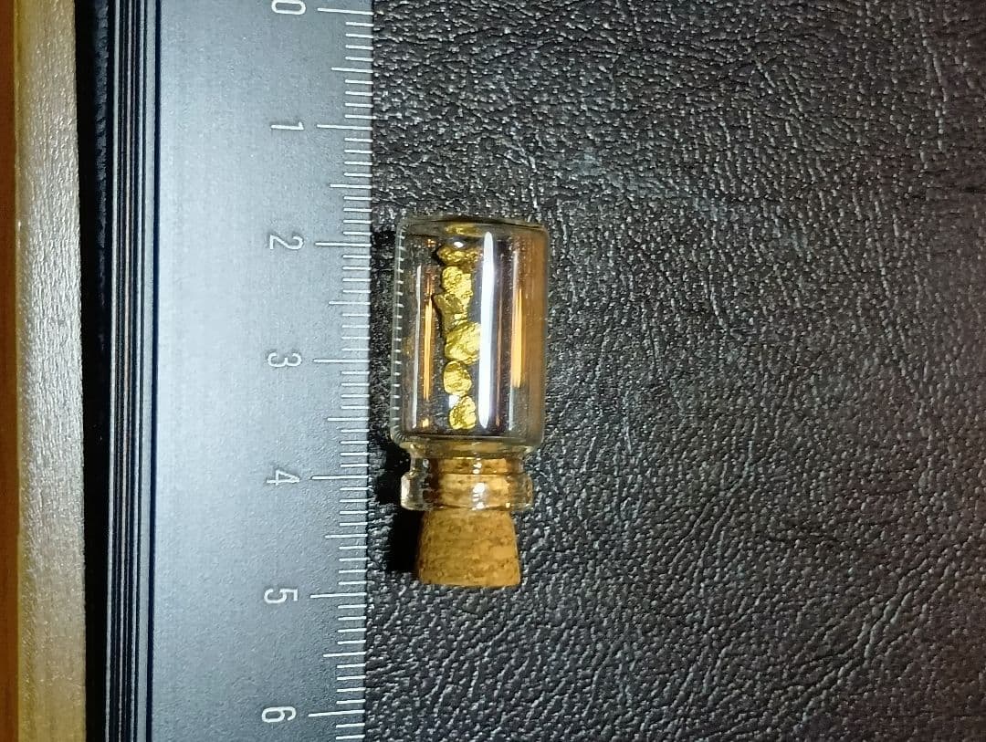 自然採取 金粒（粒状・不定形）観賞・資料用 - メルカリ