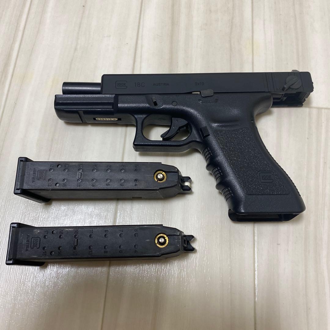 Glock18Cガスガン ブラック 2マガジン付き