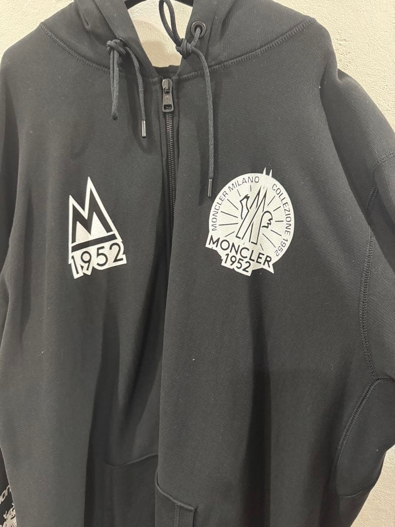 モンクレール　ジーニアス　ワッペンロゴパーカー 1952
