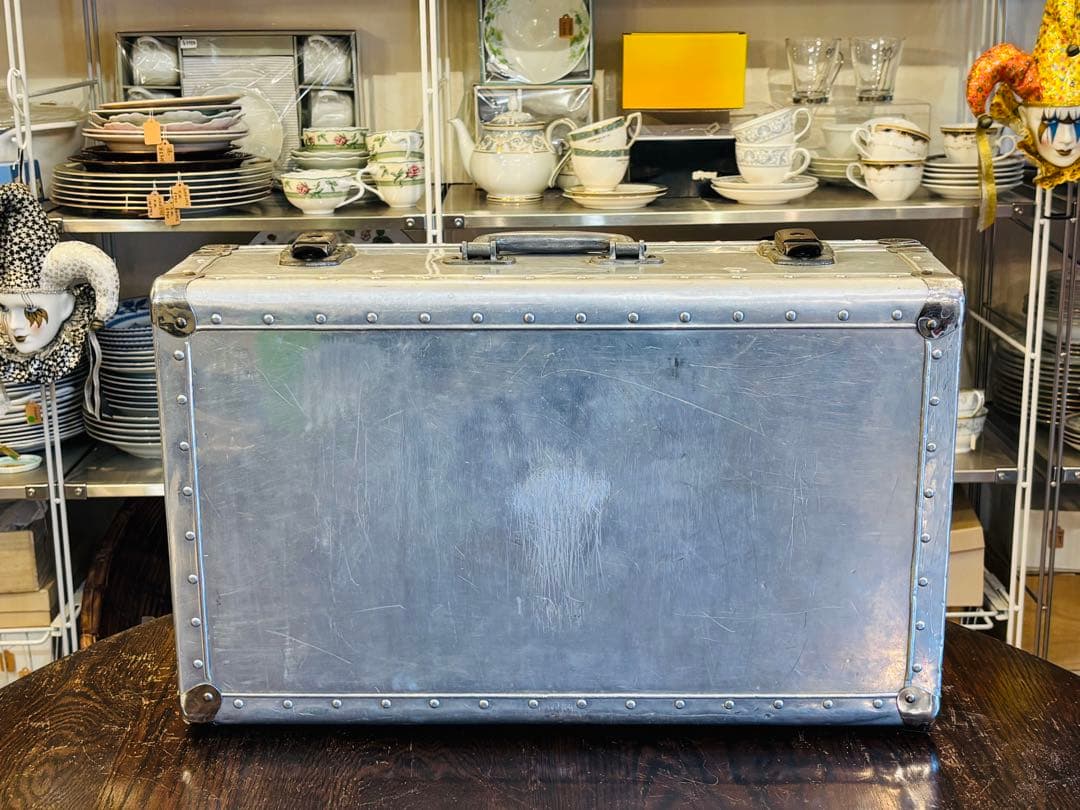ヴィンテージ トランク 金属製 取手も金属 シルバー アタッシュケース 高級