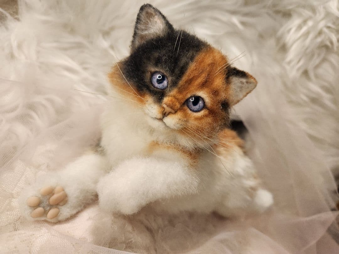 ひ*す様 海外作家 猫 三毛猫 ぬいぐるみ アートドール リアル 羊毛フェルト