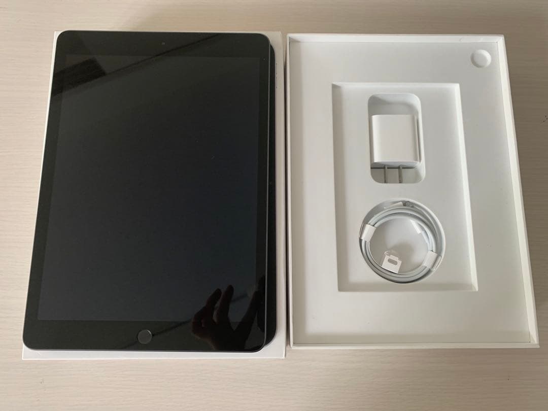 Apple iPad 第8世代 Wi-Fi 32GBシルバー美品 中古】 超美品 iPad 第8