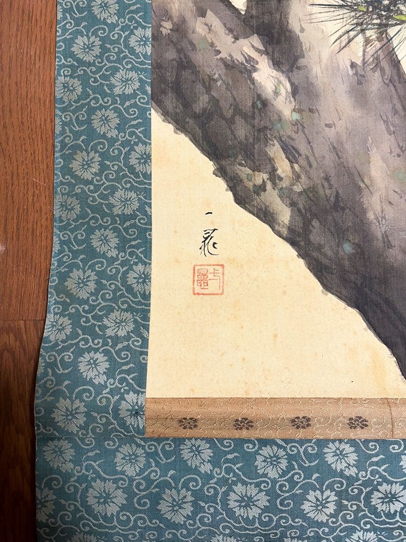 骨董】掛け軸 松上の鷹 肉筆 桐箱入り