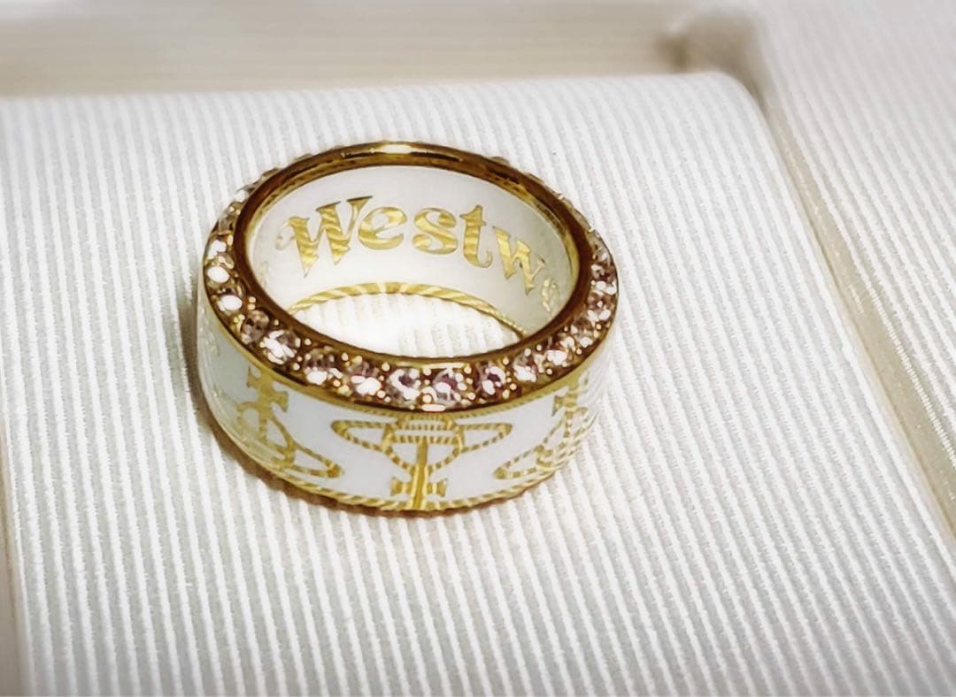 ヴィヴィアンウエストウッド オーブリング ホワイト×ゴールド