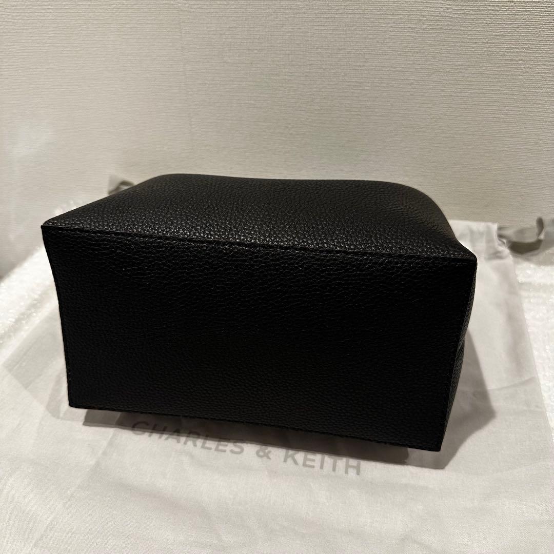 CHARLES & KEITH Chance チャンス バケットバッグ　ブラック