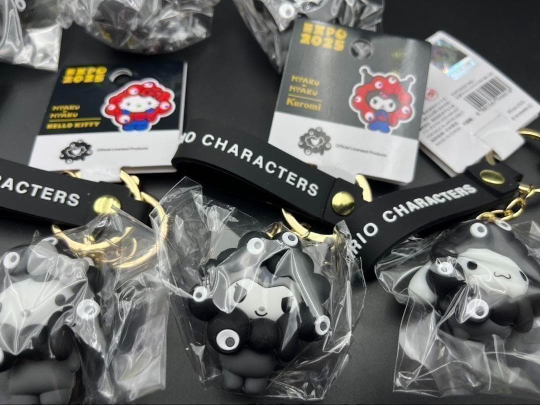 大阪万博　コンプリート７種　サンリオ　黒ミャクミャク 丁寧梱包　防水対応