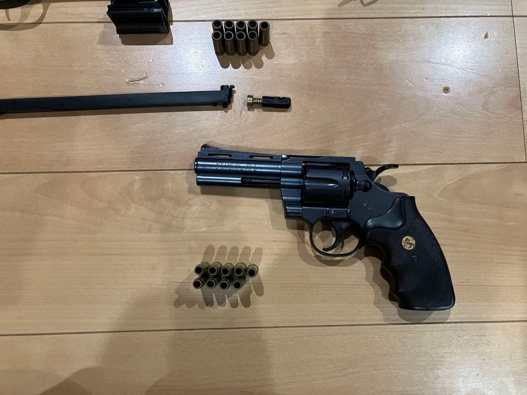 クラウン　スナイパーライフルとリボルバー