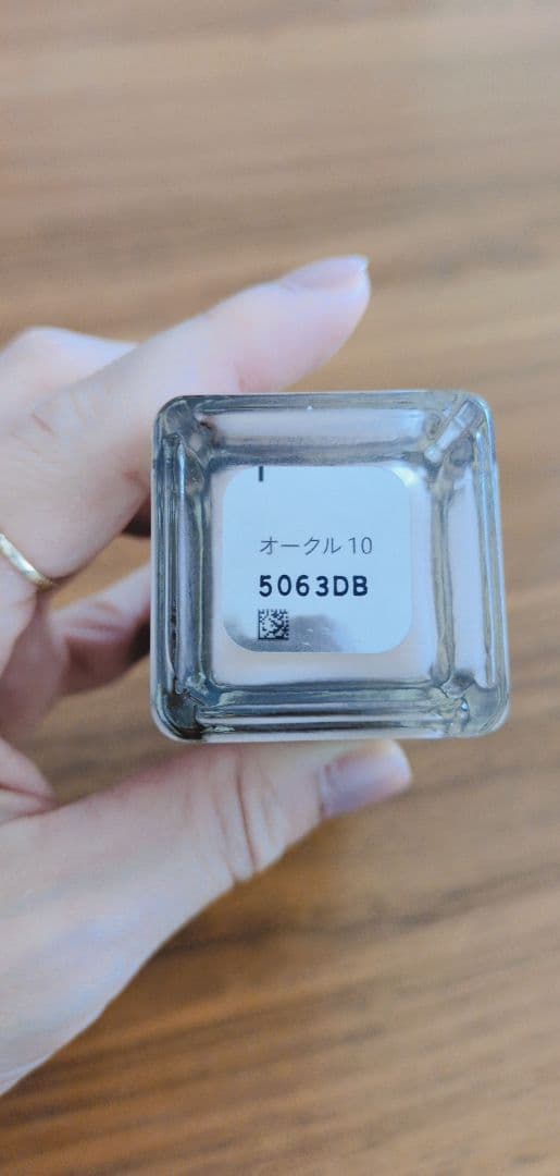 クレドポーボーテ　タンフリュイドエクラナチュレル　オークル10。