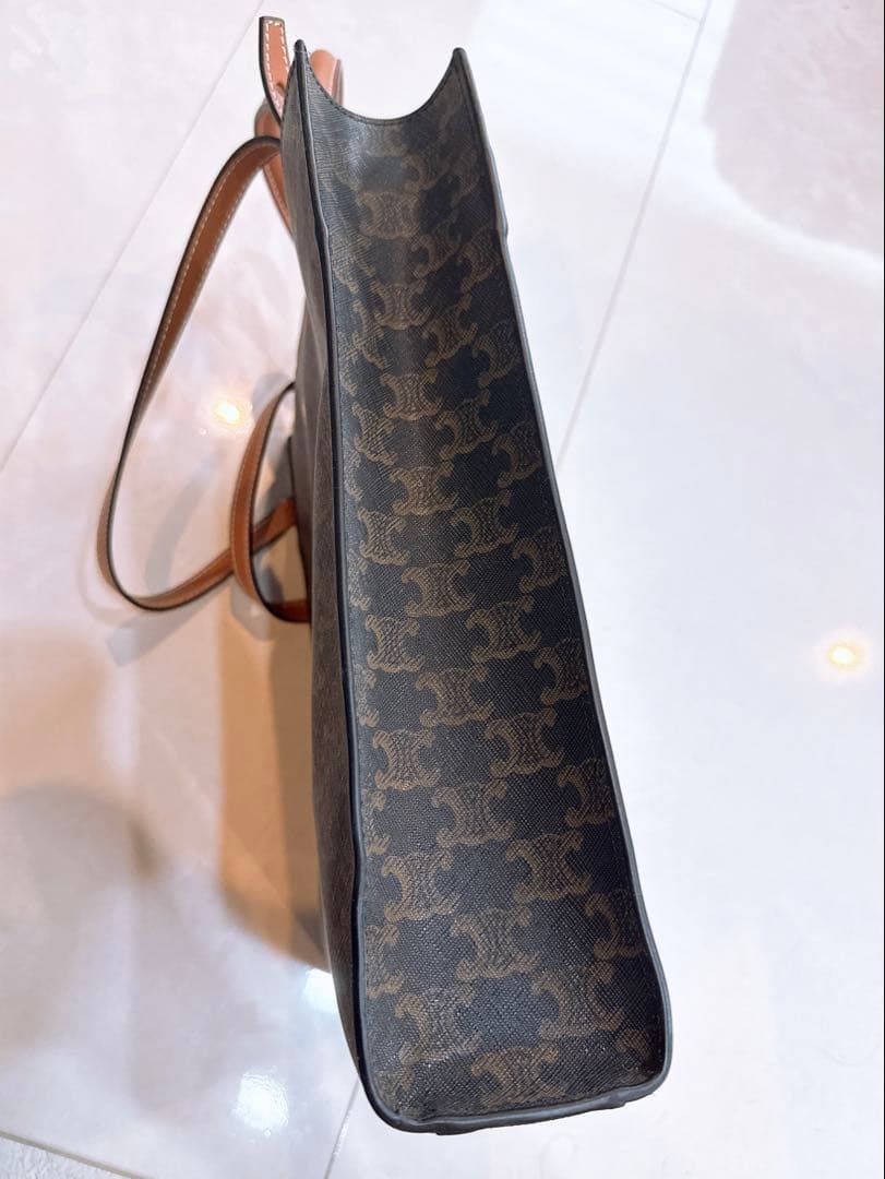 CELINE バーティカルカバ トリオンフ バッグ　ミディアム