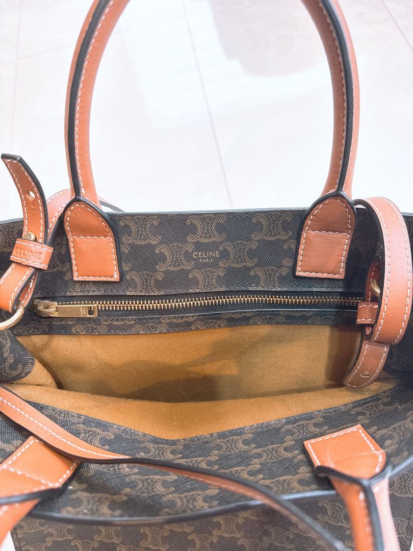 CELINE バーティカルカバ トリオンフ バッグ　ミディアム