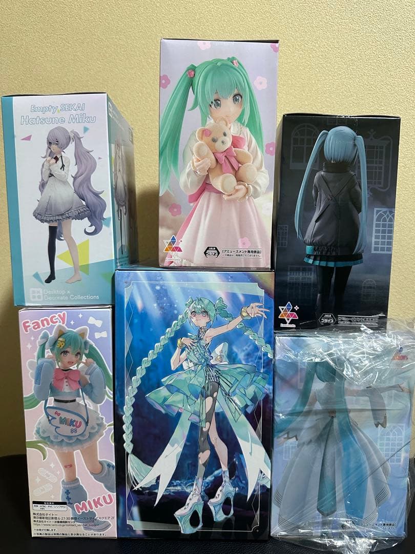 初音ミク　グッズ　9個　まとめ売り　美少女 フィギュア　ぬいぐるみ　バスタオル