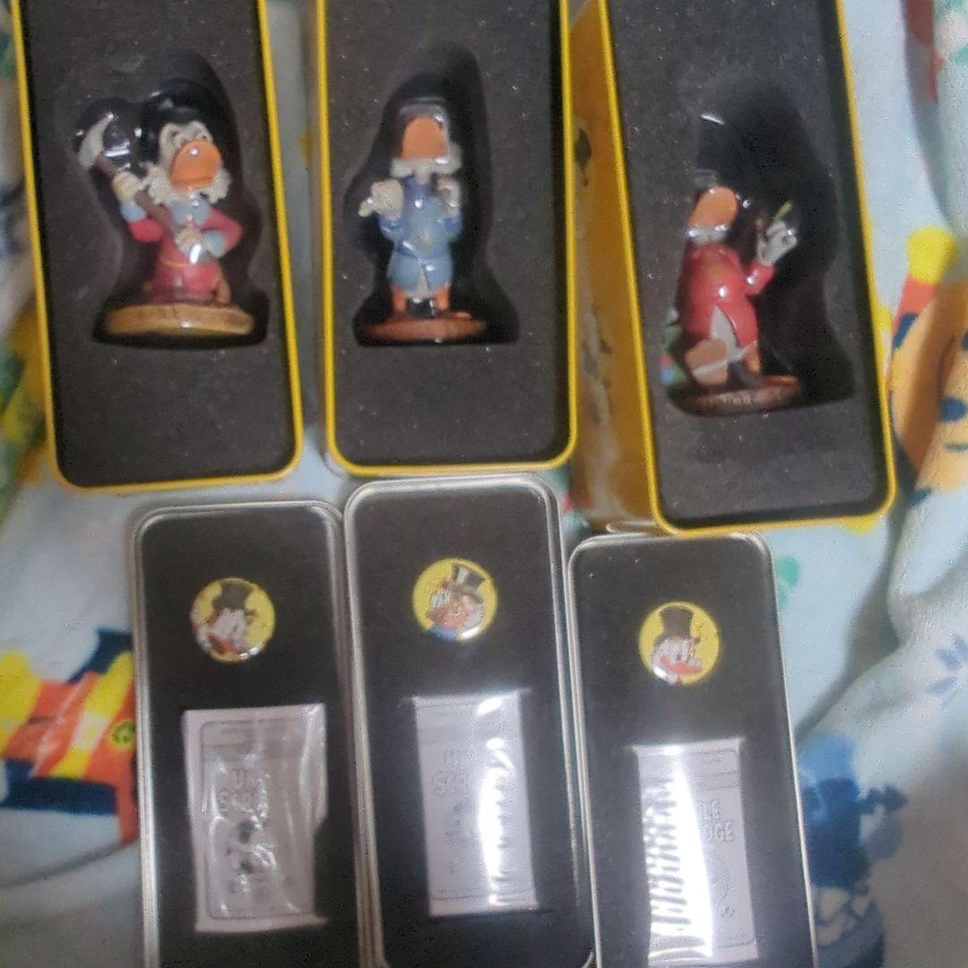 スクルージ☆シリアルナンバー入り フィギュア 缶バッジ