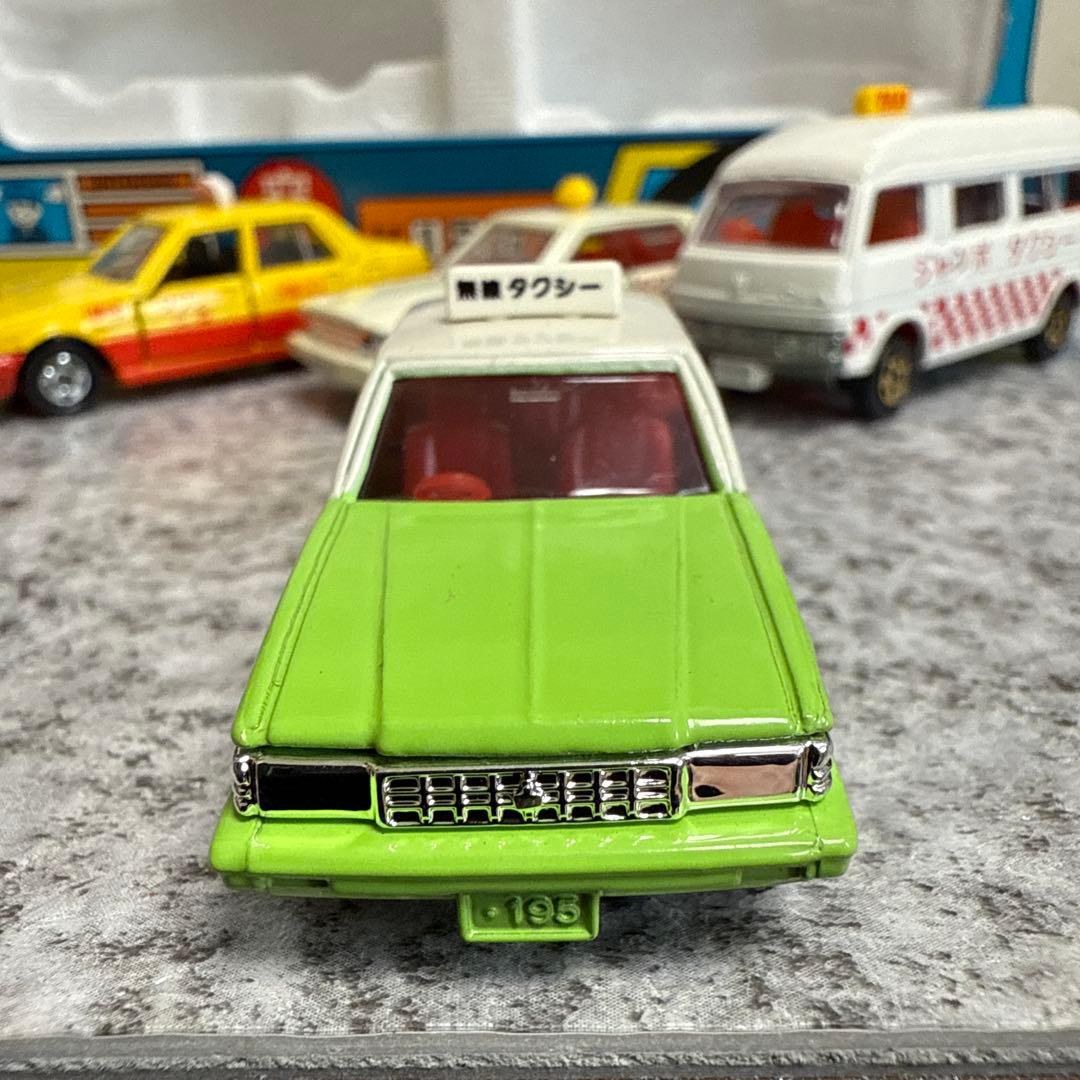 d*7様 トミカタクシーセット
