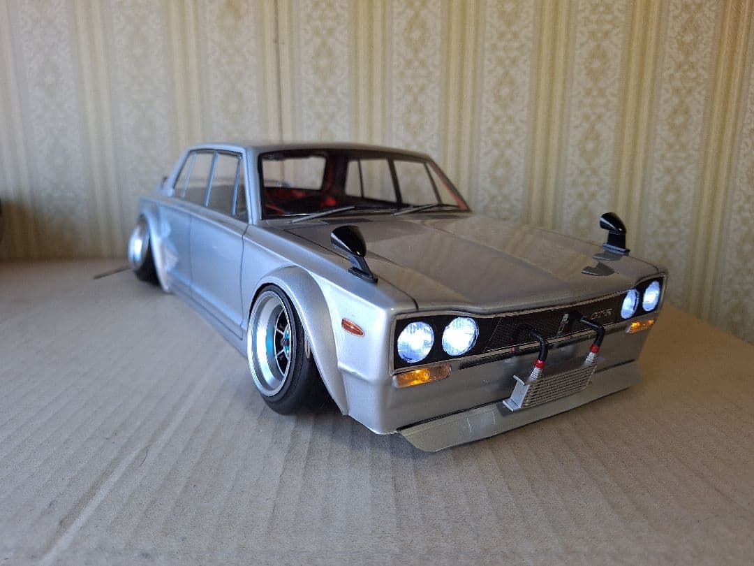 ハコスカ　4dr シャーシ付き