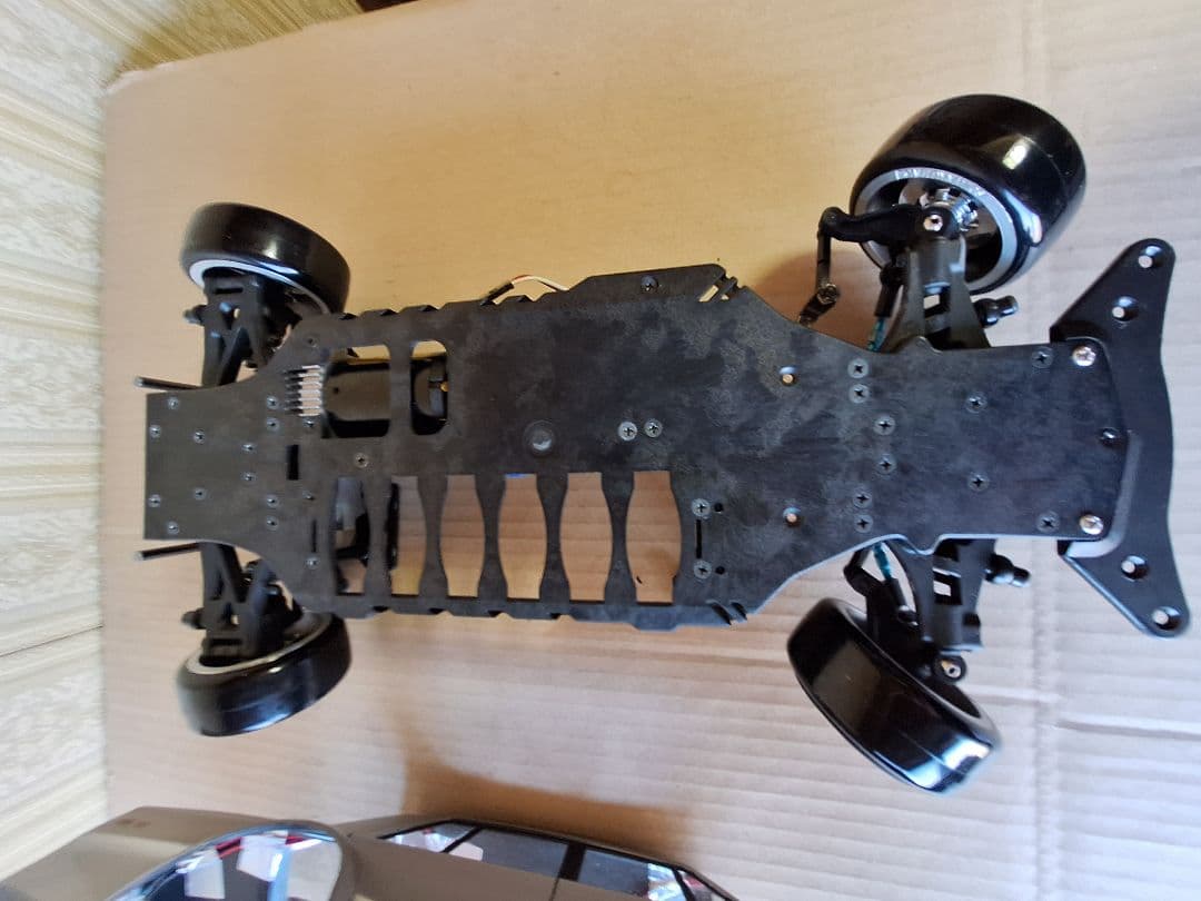 ハコスカ　4dr シャーシ付き