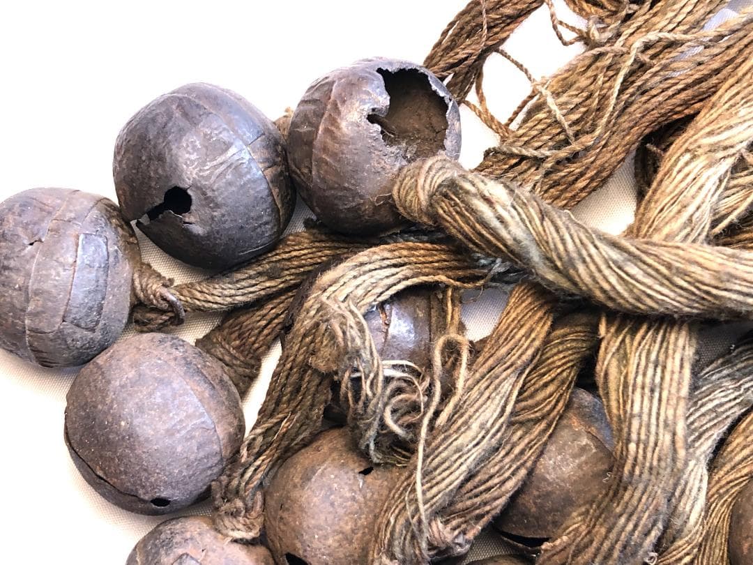 【 金唐革雲龍図連馬鈴 】　鉄鈴73個　江戸時代　資料館級