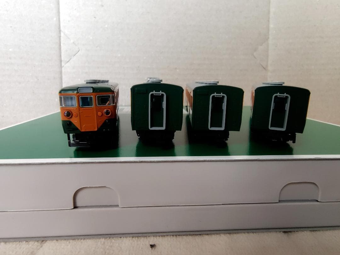 KATO(カトー)10-895 111系0番台湘南色4両付属編成セット※外箱違い