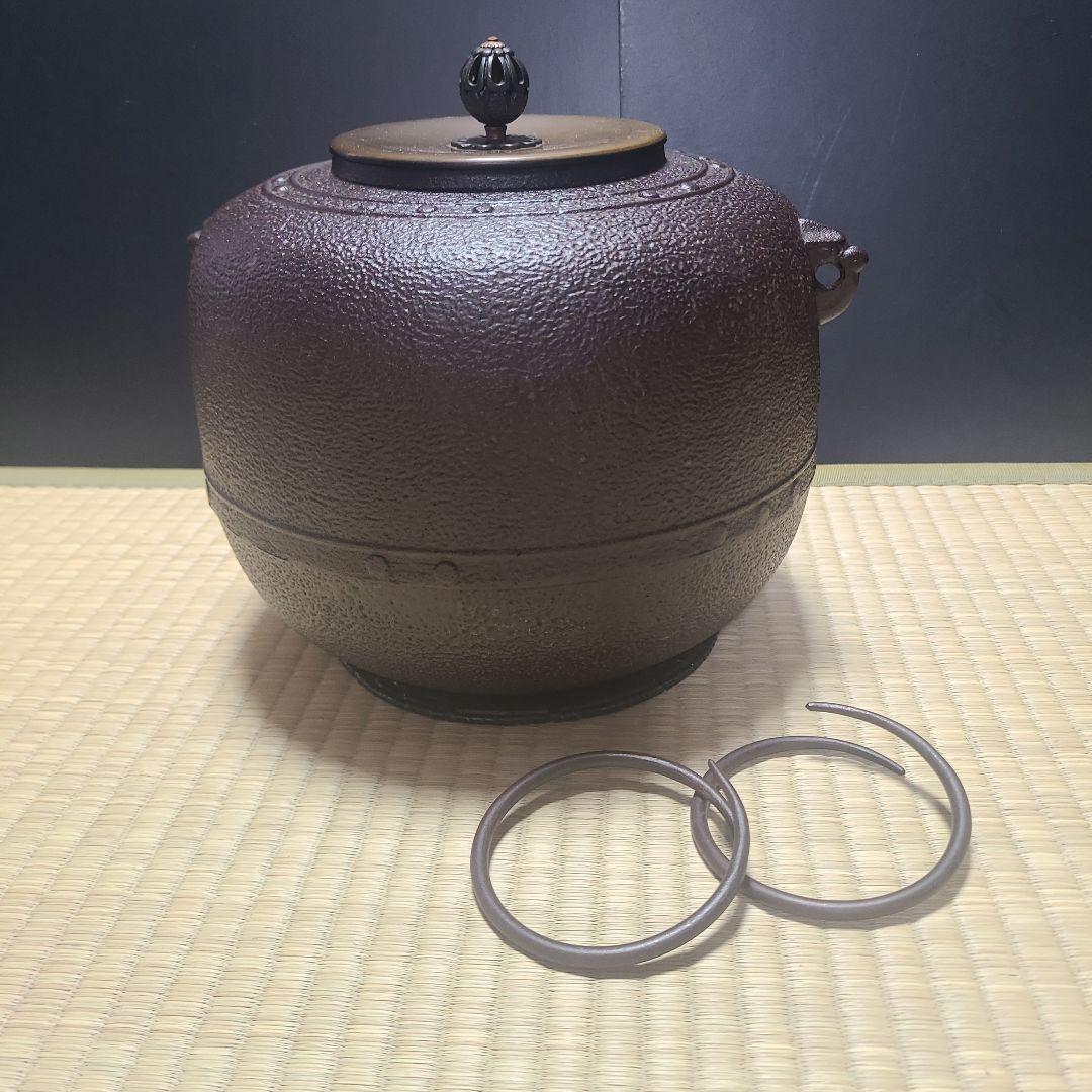 菊池政光造　在銘　万代屋釜　摺座　風炉用　鬼面環　釜環付　供箱なし　代用桐箱入り 菊池政光造 在銘 万代屋釜 摺座 風炉用 鬼面環 釜環付 供箱なし 代用桐