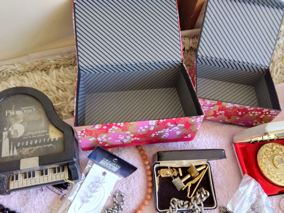 アクセサリー　まとめ売り 約４Kg 以上ジャンク品