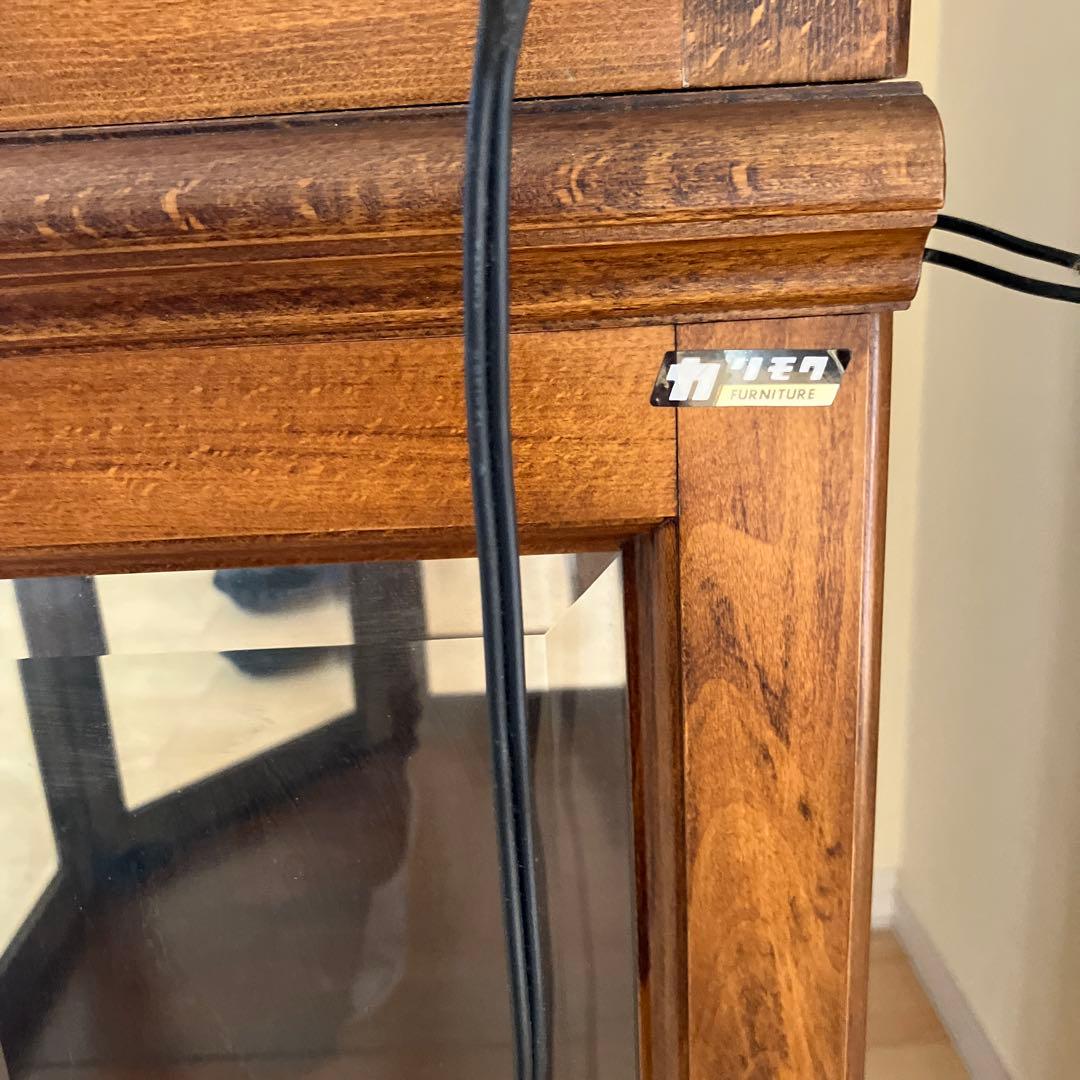 カリモクコロニアル 照明付きキュリオケース コーナーキャビネット