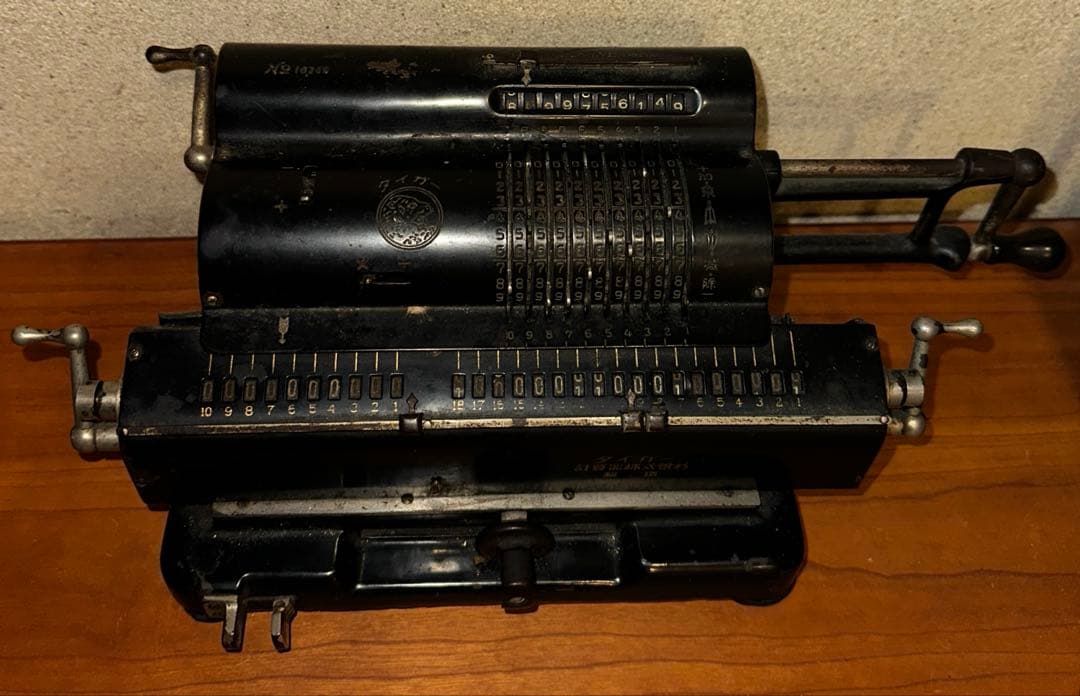 レア タイガー 手廻し計算機 卓上計算機 アンティーク レトロ 黒 虎マーク レア タイガー 購入 手廻し計算機 卓上計算機 アンティーク レトロ 黒