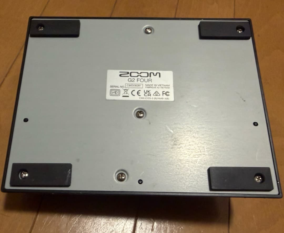 ZOOM G2 FOUR ギターエフェクター室内で数回使用の美品です。