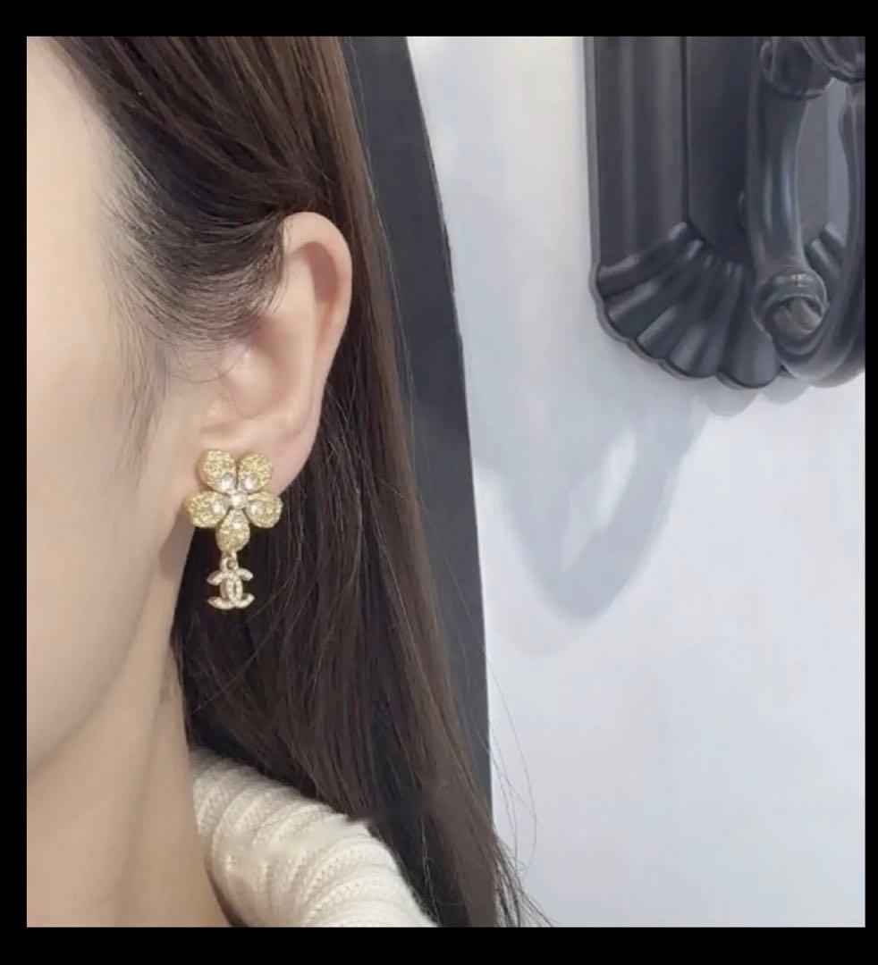 CHANEL フラワーデザイン ピアス 26C
