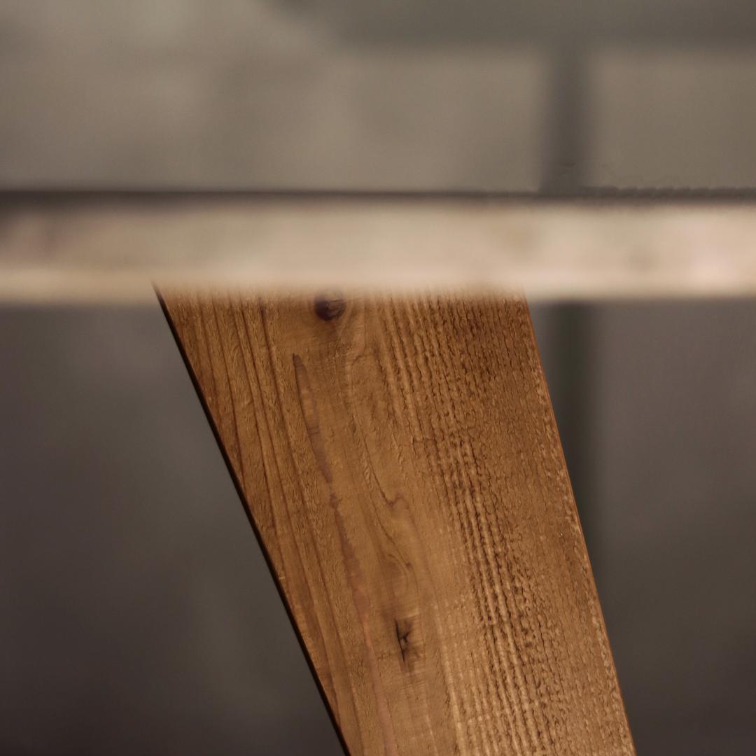 円形｜ラウンドテーブル｜ライトグレー｜薄塗りモルタル｜ダイニングテーブル