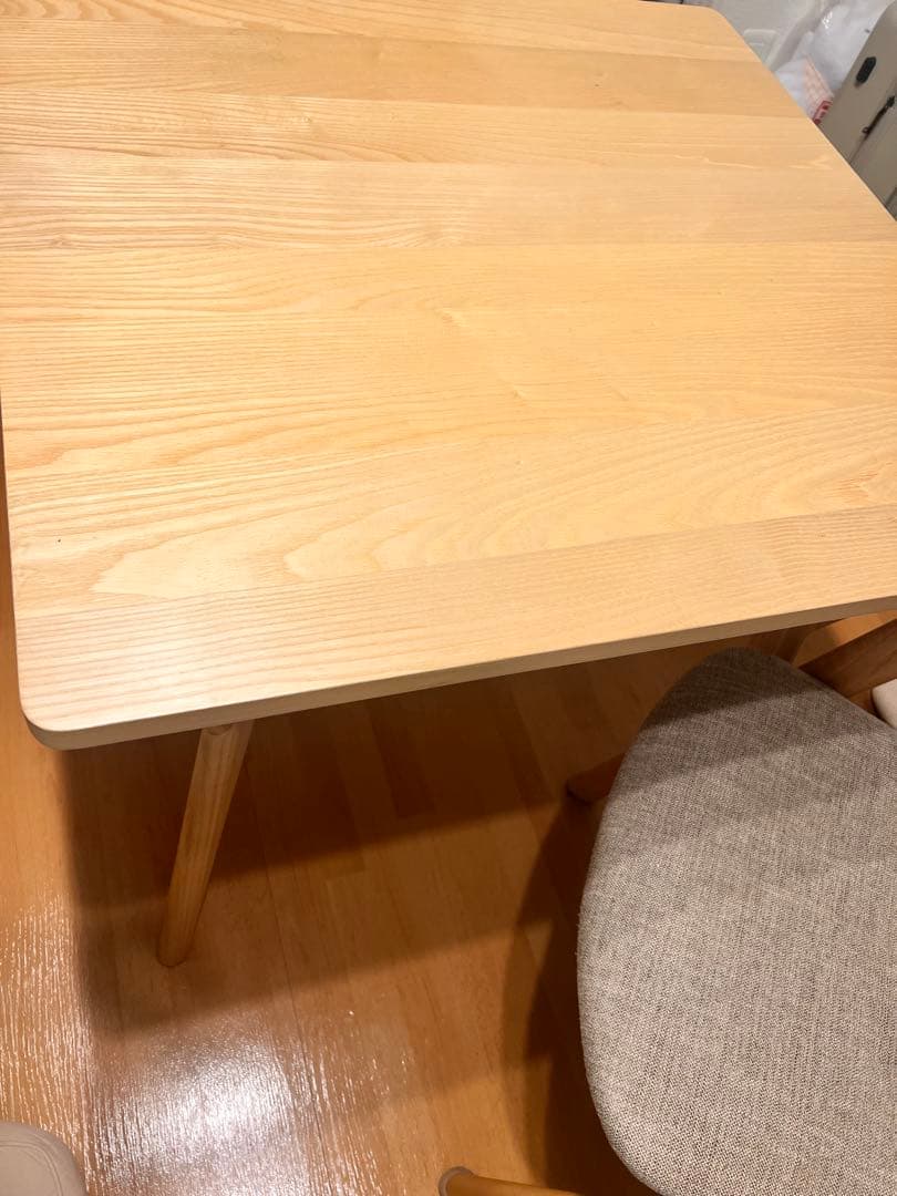 ナチュラル木製ダイニングテーブル