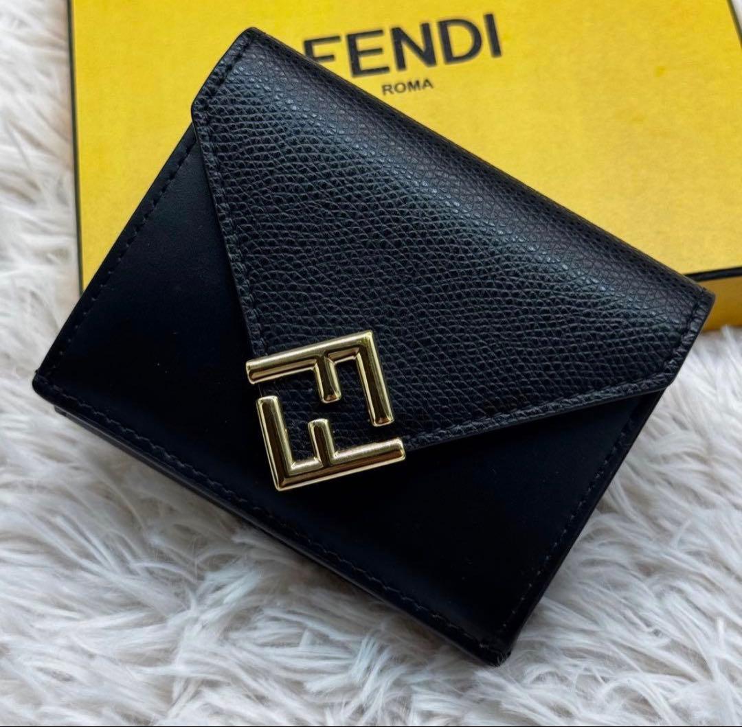FENDI ブラック 三つ折り財布 SELLERIA（FENDI） 【Sale】フェンディ