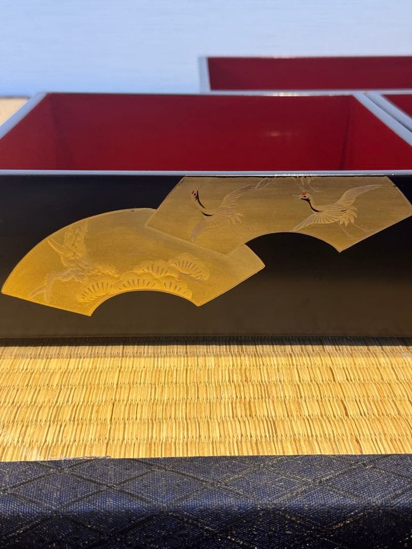 扇蒔絵 黒艶消内朱四段重箱 二枚蓋 共箱 丸に蔦 /茶懐石道具 会席 宴席 正月