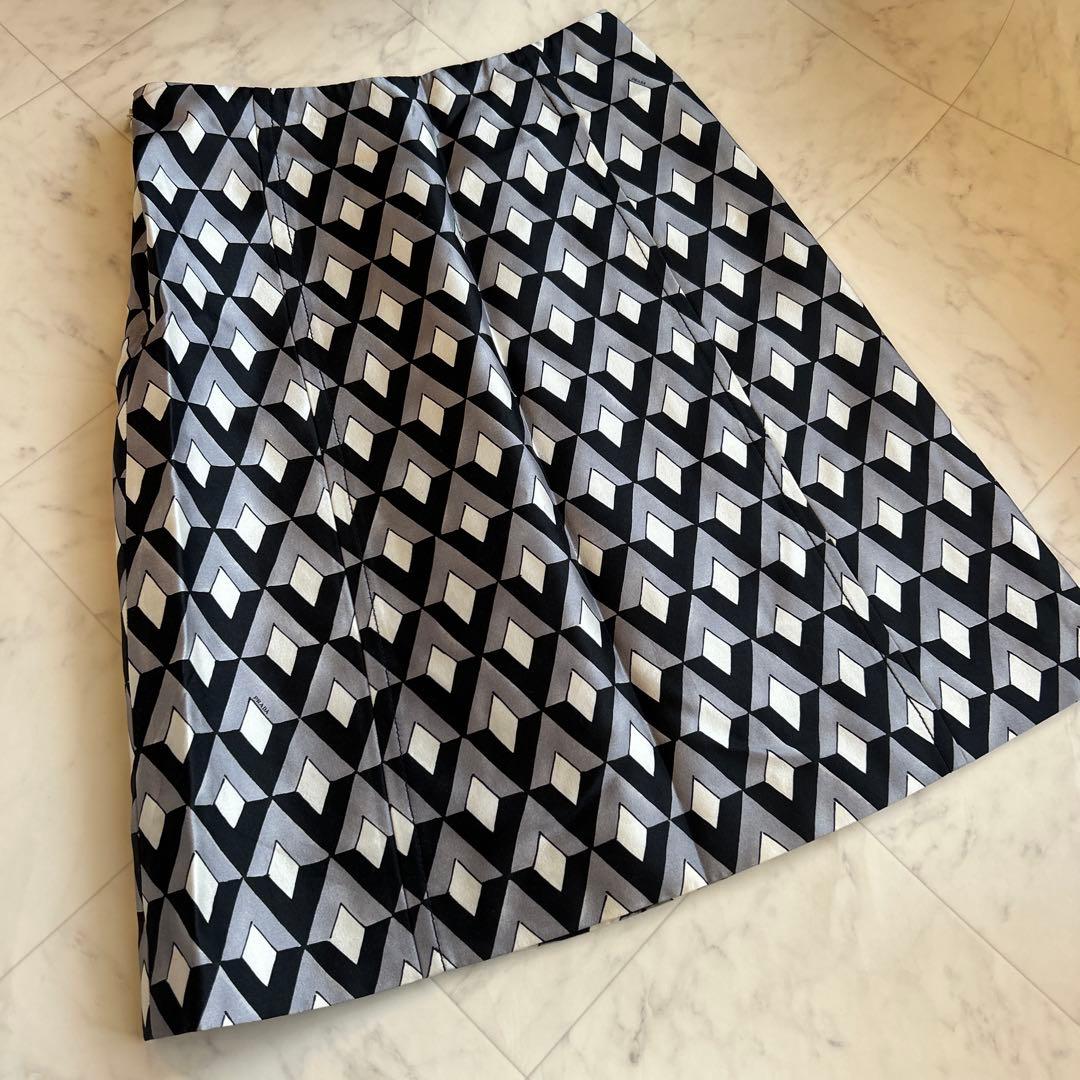 プラダ　シルクスカート　38