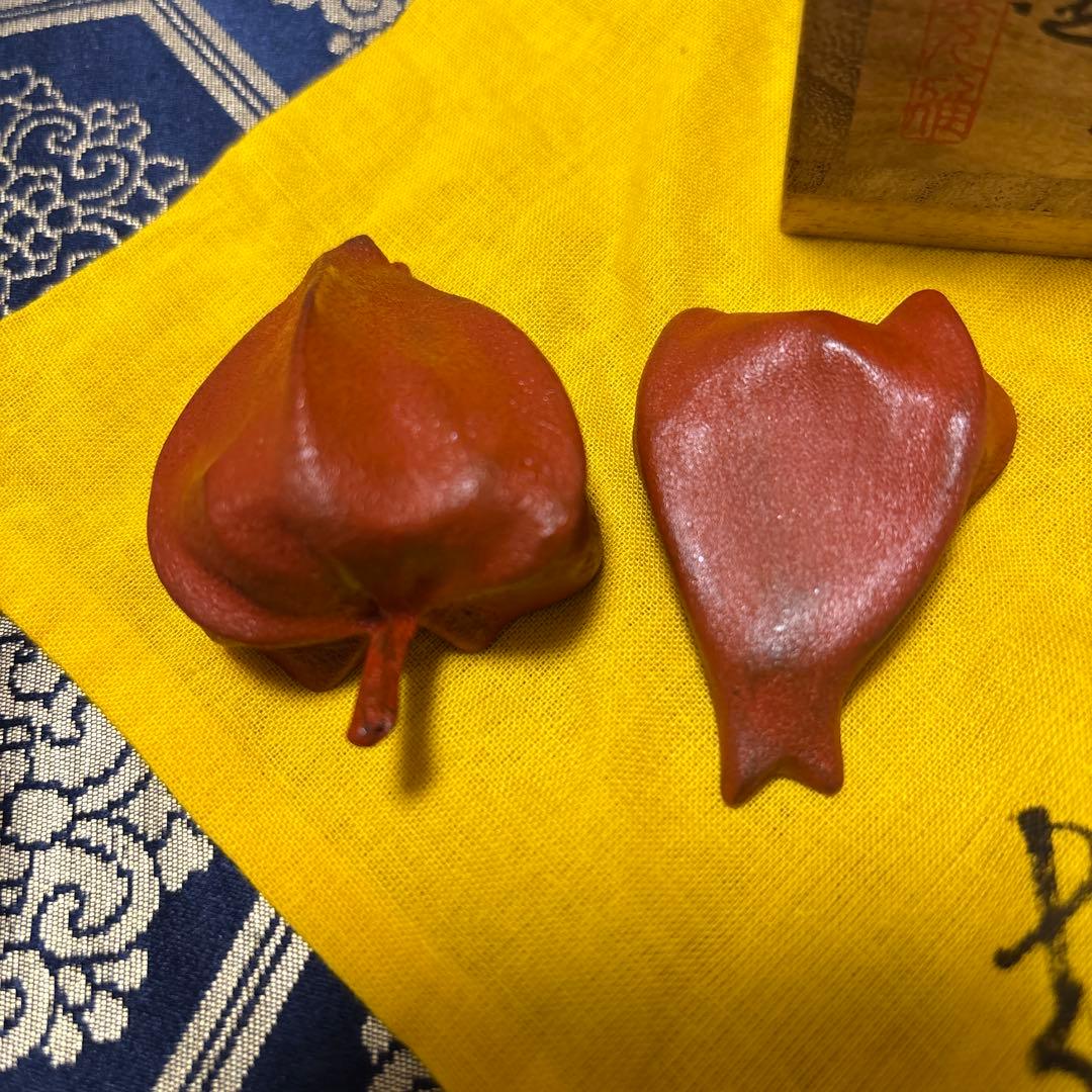 赤い葉型香合 木箱付き