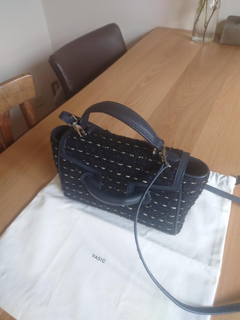 値下げ！VASIC 編み込みデザイン ハンドバッグ - メルカリ