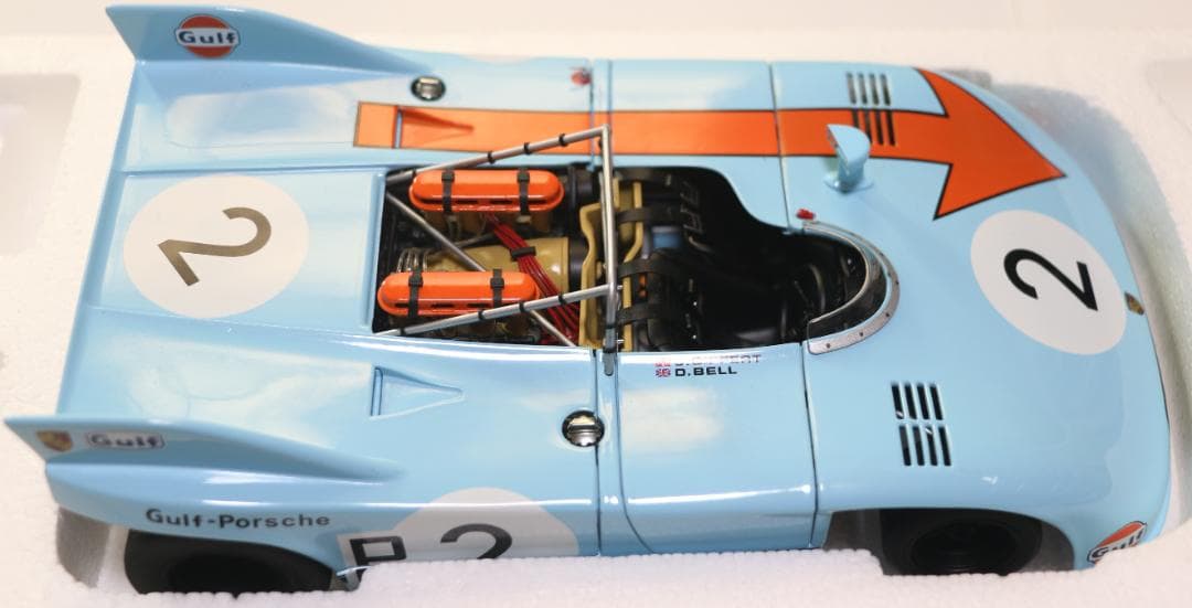『オートアート　ポルシェ９０８／３　１９７１　ＪＷガルフカラー仕様 　１／１8