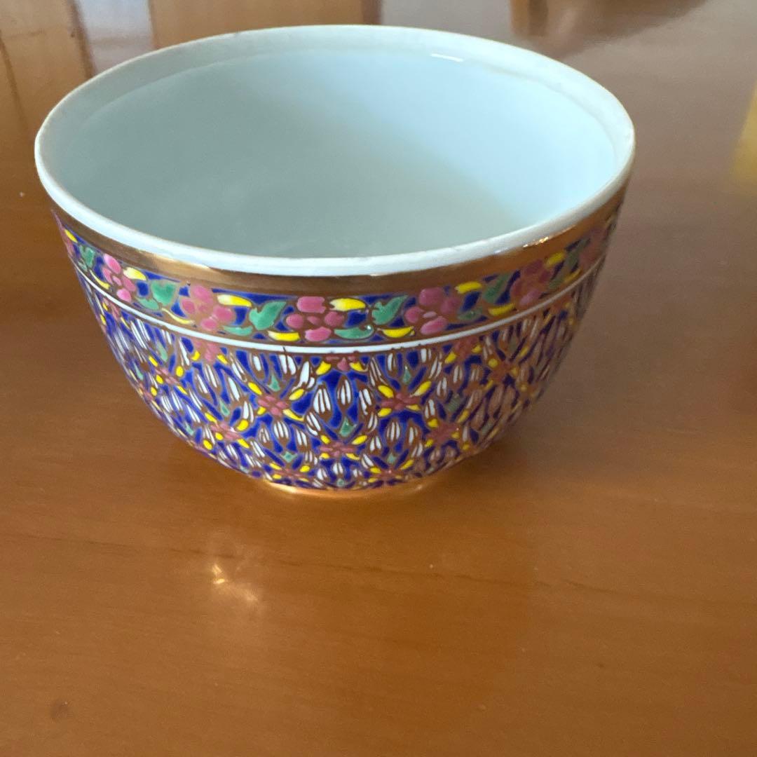 タイ　ベンジャロン焼き　置き物　ブラパー大学