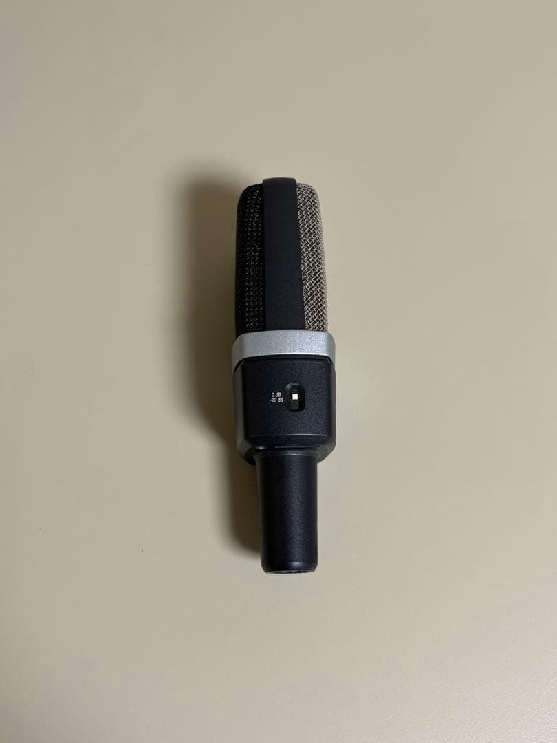 AKG C214 コンデンサーマイク ハードケース付き　ゲーブル、ポップガード付