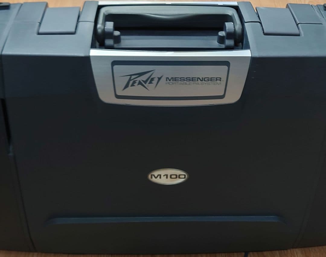 ■■【ケース・電源・ケーブル付】PEAVEY M100 ポータブルPAシステム