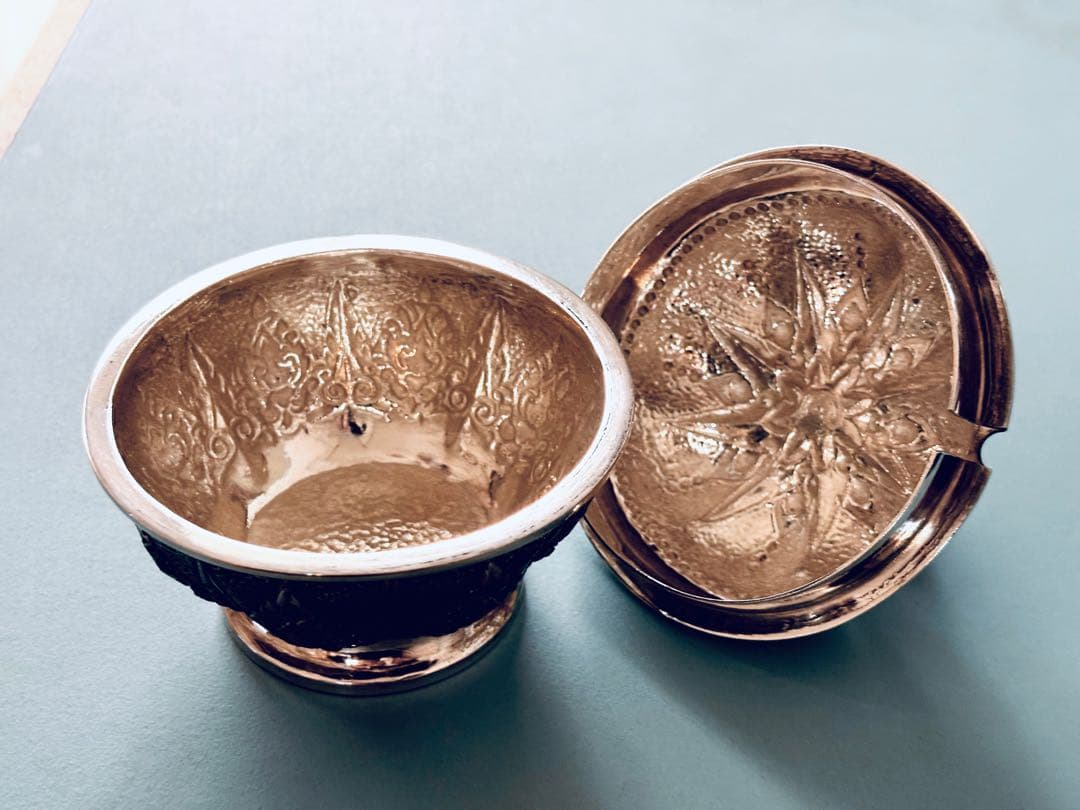 《東南アジア工芸 純銀製 蓋付き装飾器 270g／ハンドメイド アンティーク調》