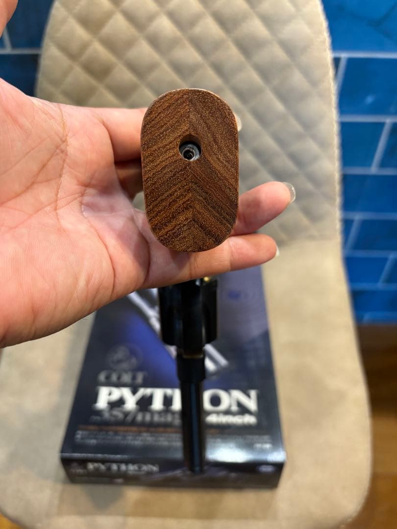 コルトパイソン 357マグナム 4インチ 木製グリップ リアルカート