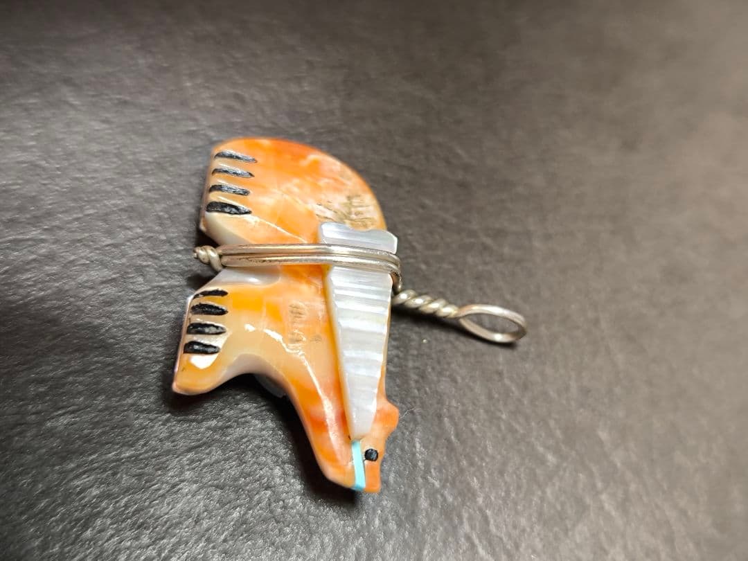 ズニ族 ナバホ 熊クマ サンフェイス ホワイトシェル・ペンダント