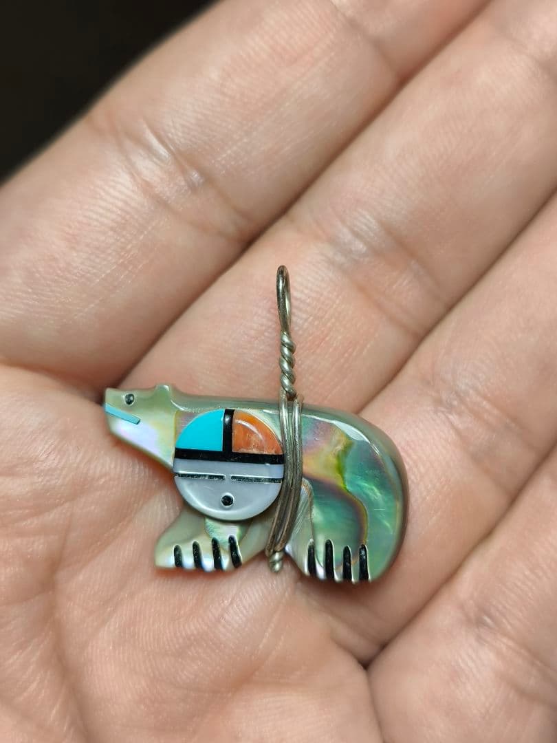 ズニ族 ナバホ 熊クマ サンフェイス ホワイトシェル・ペンダント