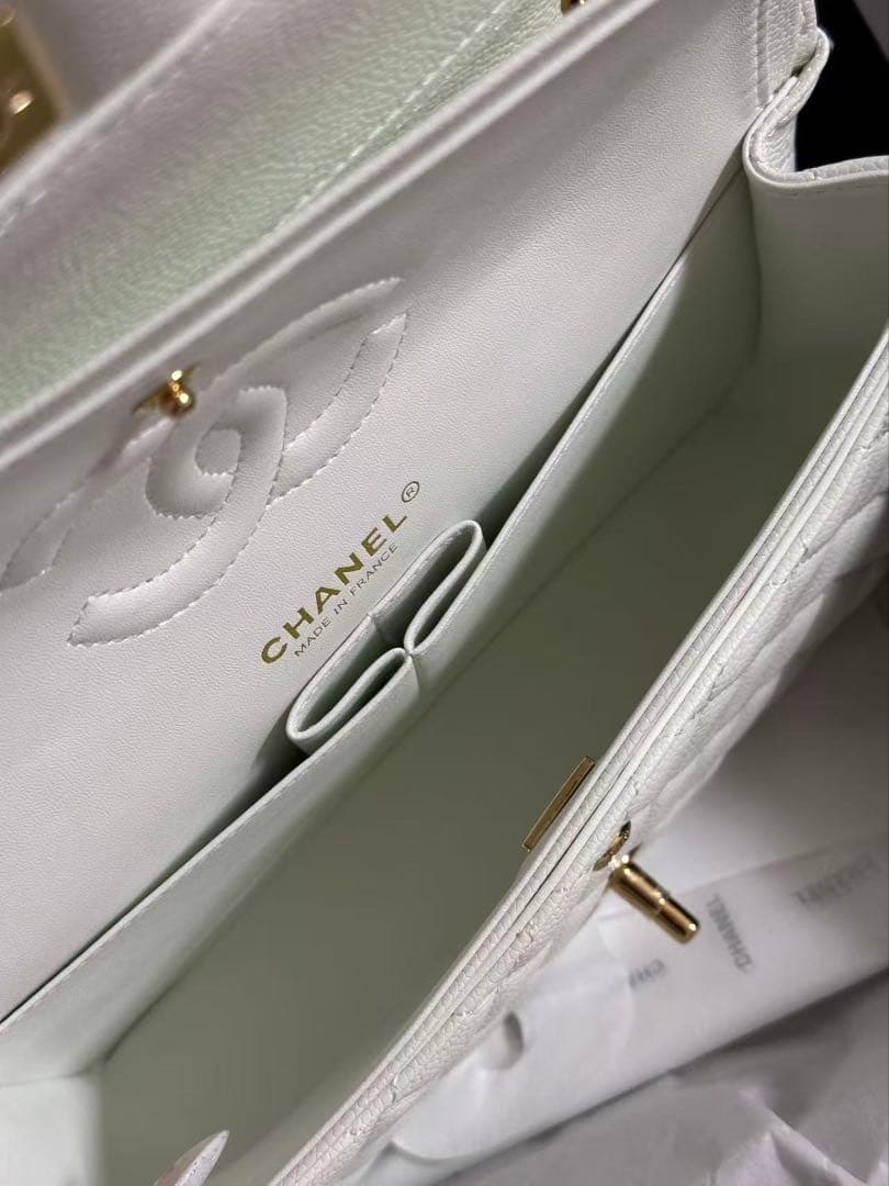 ノベルティ　CHANEL チェーン　ホワイトバッグ　キャビアスキン