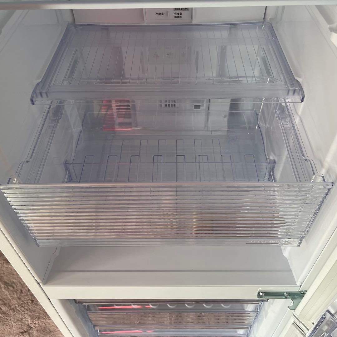 みーちゃん ✨冷蔵庫　シャープ　SJ-PD28J 2023年　ホワイト