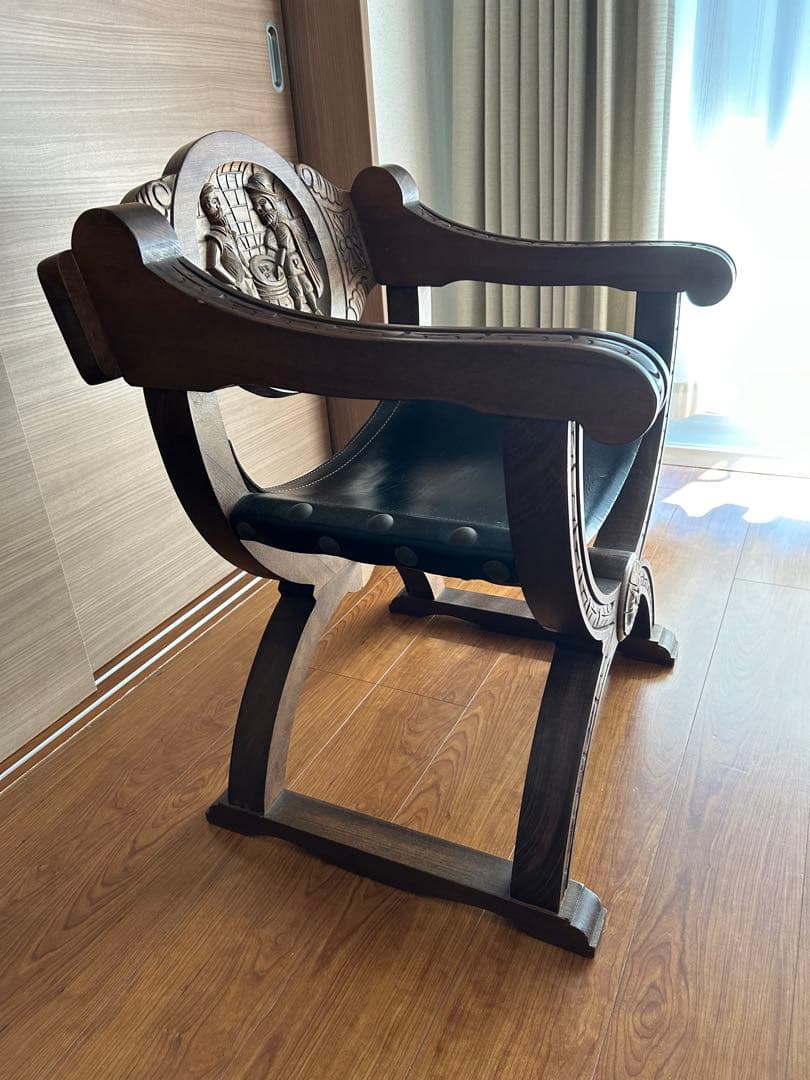 彫刻装飾付き木製椅子 黒革座面 C991033946 - 家具お 得 な 通販 サイト