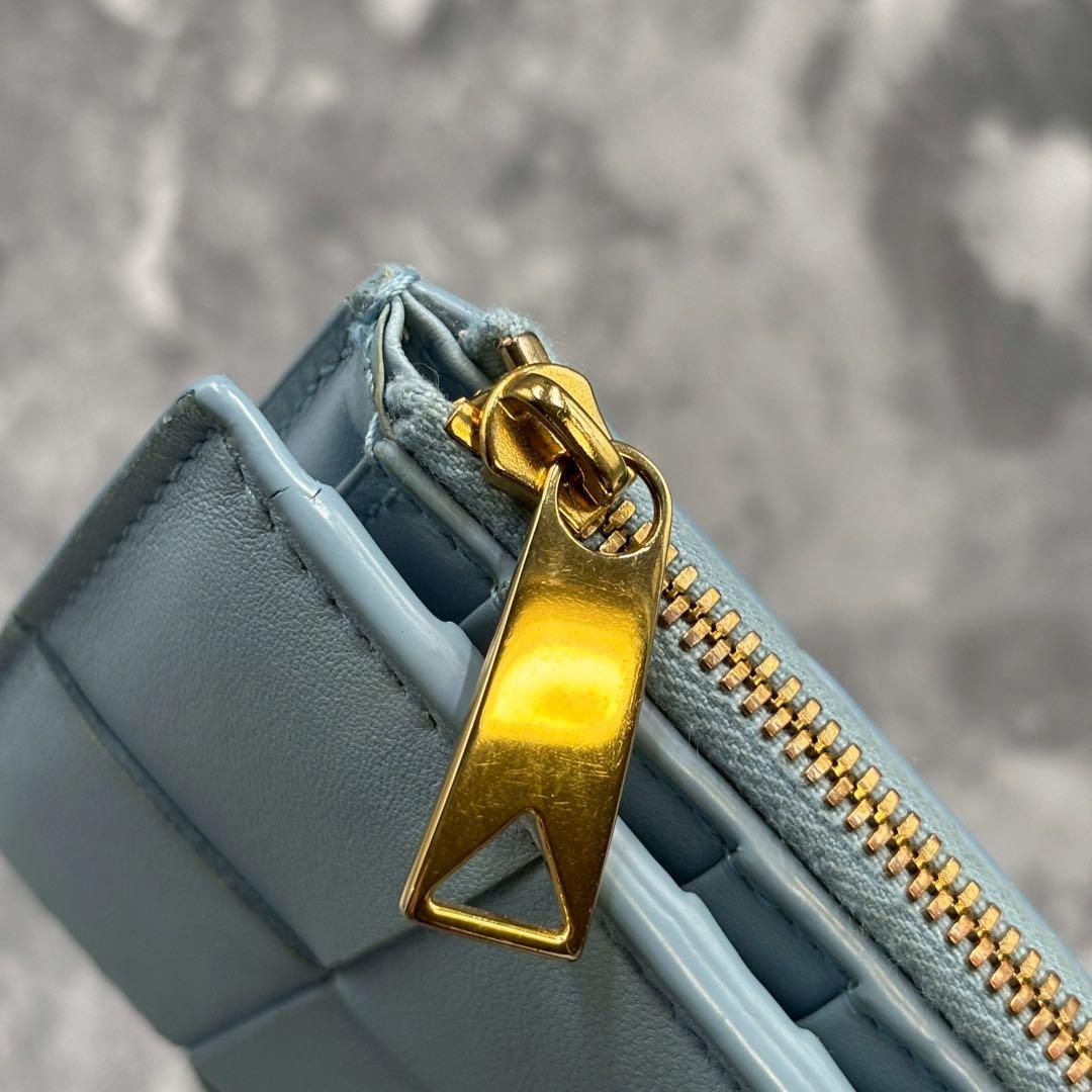 おもち坊☘️新春セール開催中 ✨ボッテガヴェネタ　ミディアムカセット　マキシ