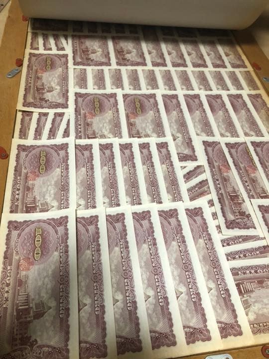 連番百円札　ピン札　額縁入り