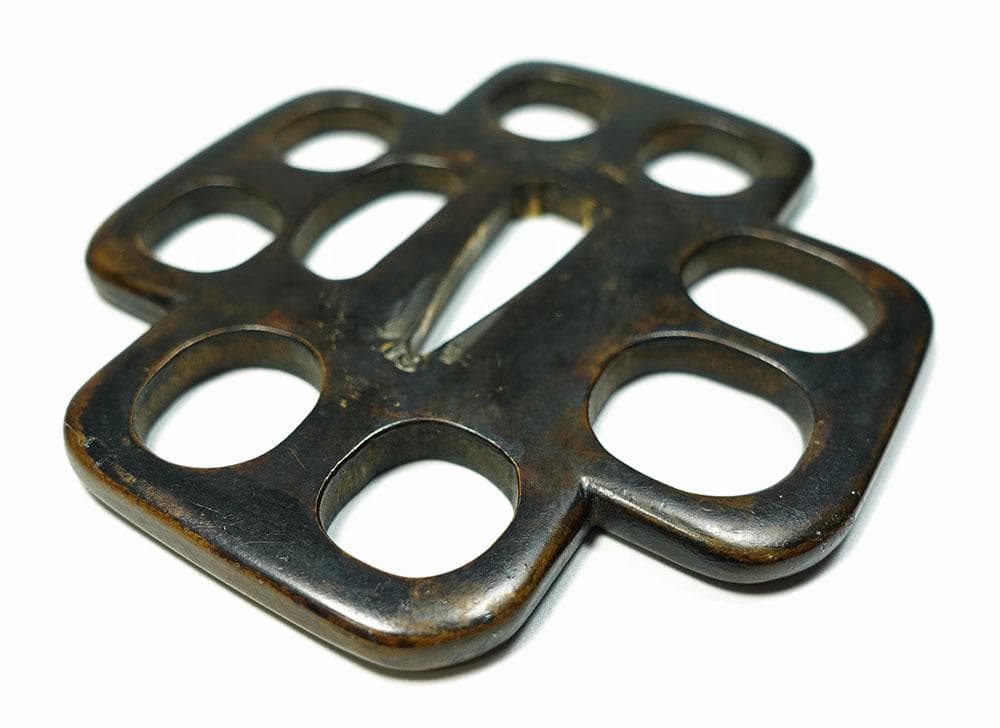 銅地十字木瓜形角九曜透鐔　無銘　片櫃孔　陰透　角耳小肉　肥後金工　肥後鐔　桐箱入